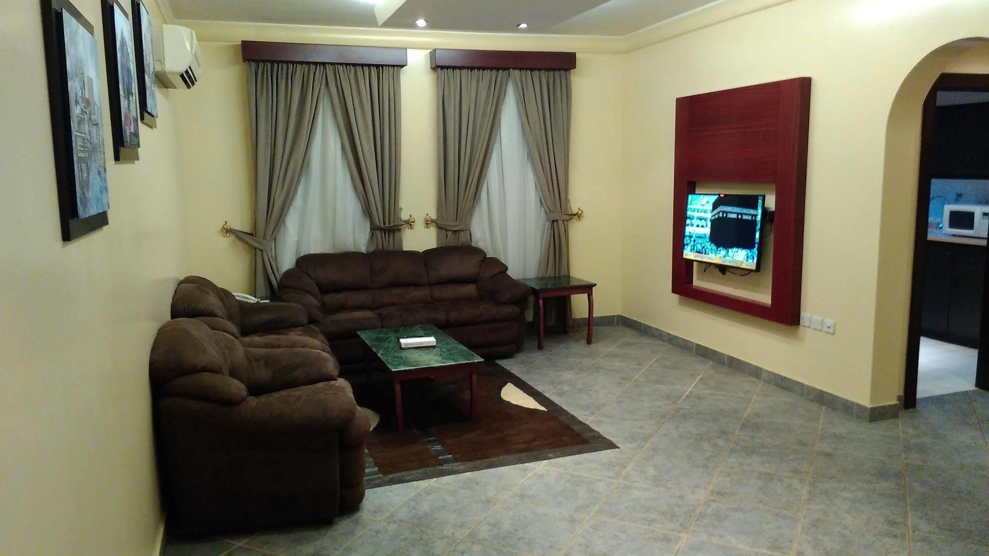 قصر اليمامة للاجنحة الفندقية-فرع السلام Riadh Exterior foto